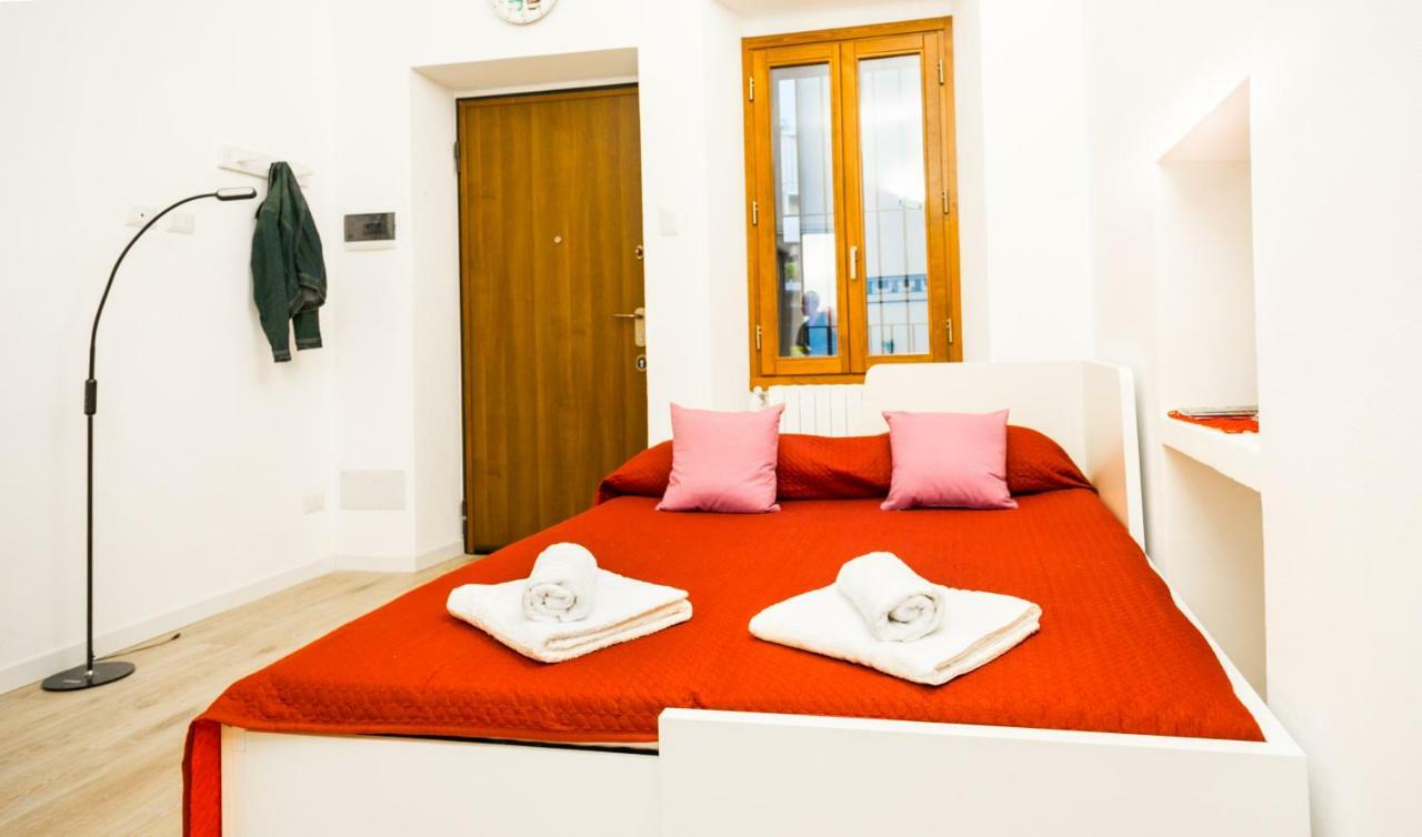 Via Crema 6 *
